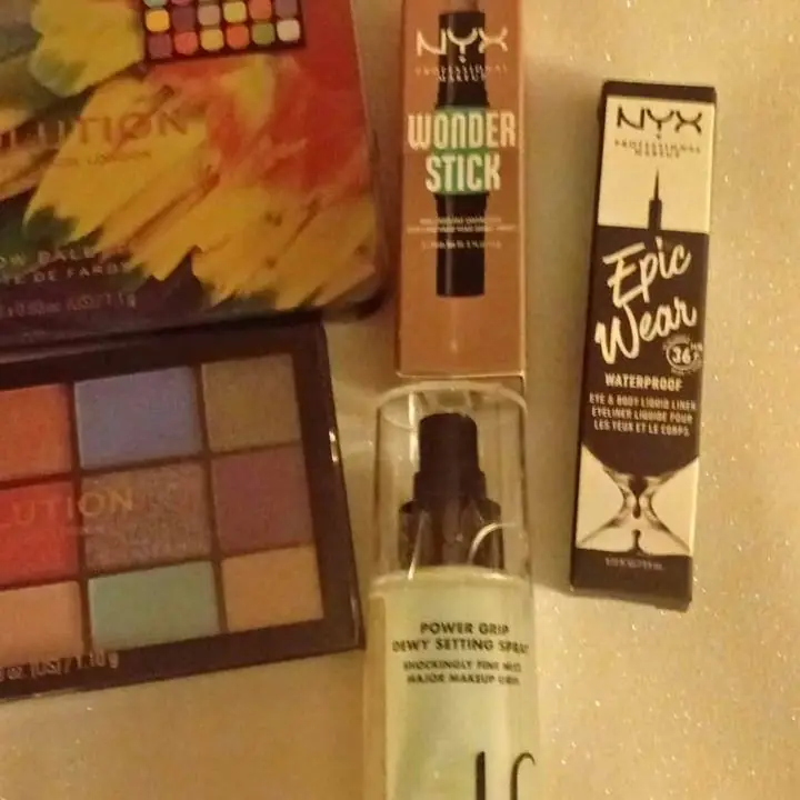 Lote de cosméticos nix , Revolution, Maybelline,borjois, elf