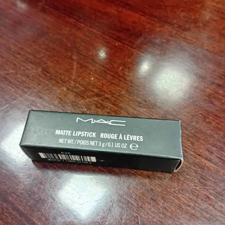 Labial mac original color please me. Rosa