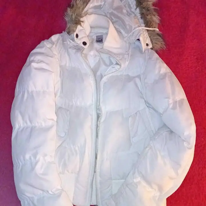 Campera Everlast con capucha blanca excelente estado