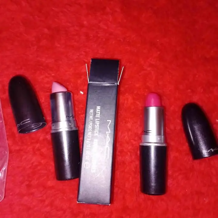 Labiales mac se liquidan por cierre , rosa claro. Y fucsia