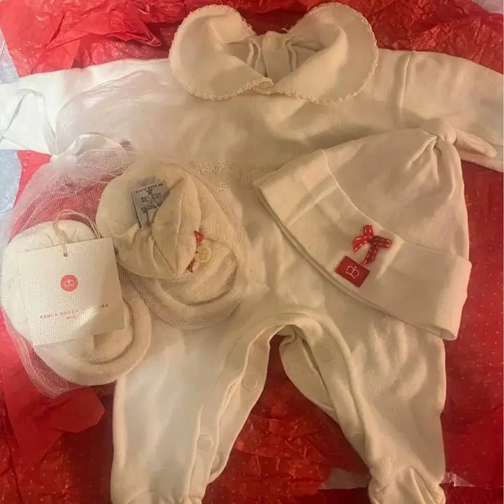 Kit bb recién nacido scarpines, enterito y gorro Paula cahen d Anvers. Nuevo