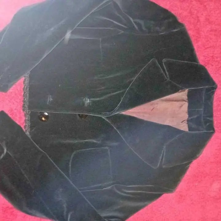 Saco negro corto de terciopelo vintage talle 2 finisimo