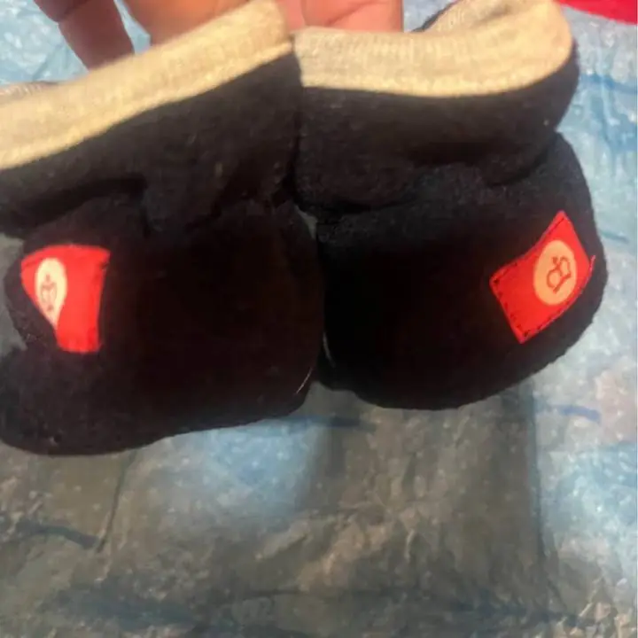 Gorrito plush gato y botitas de invierno Paula cahen de anvers nuevos