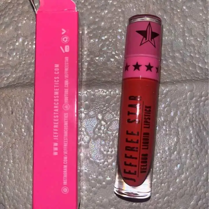 Lip gloss tinta permanente jeffrey star nuevo
