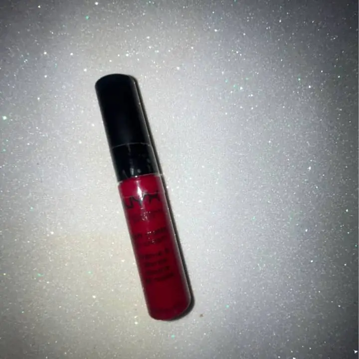 Labial lip gloss larga duración Nyx nuevo