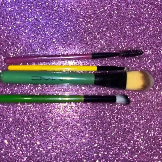 Set de brochas pincel y cepillo de cejas marca Mac nuevos