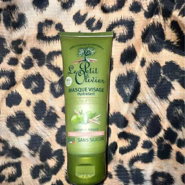 Máscara facial con aceite de oliva importado de París