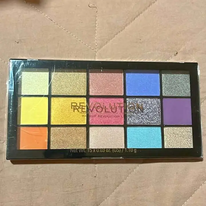 Paleta de sombras revolution nueva
