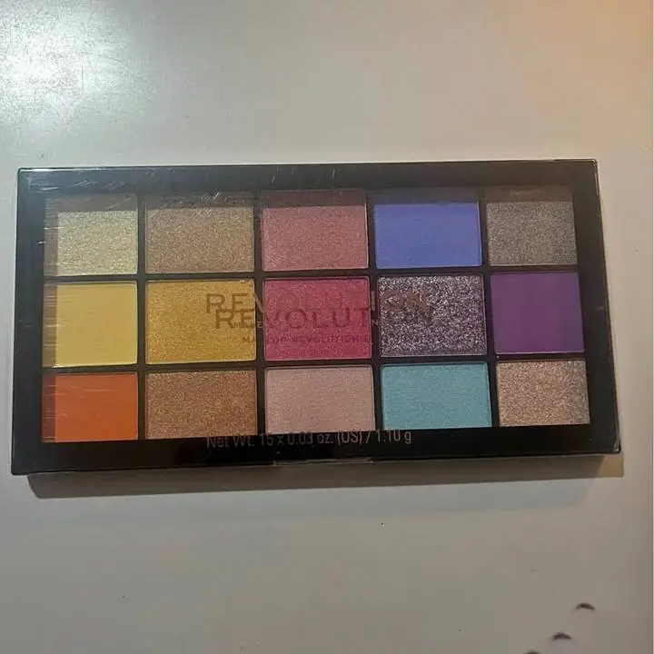 Paleta de sombras Revolution nueva