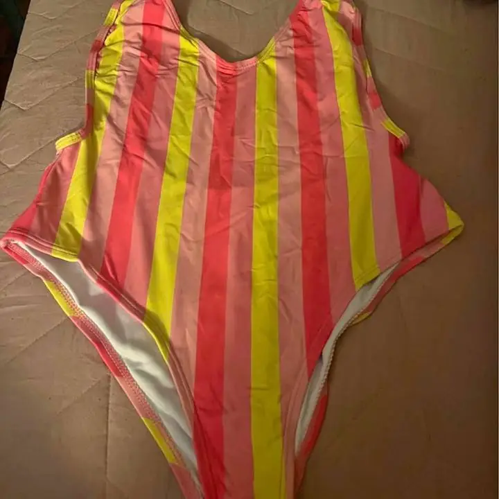 Lote de trajes de baño de mujer de vende todo o por unidad precio x unidad