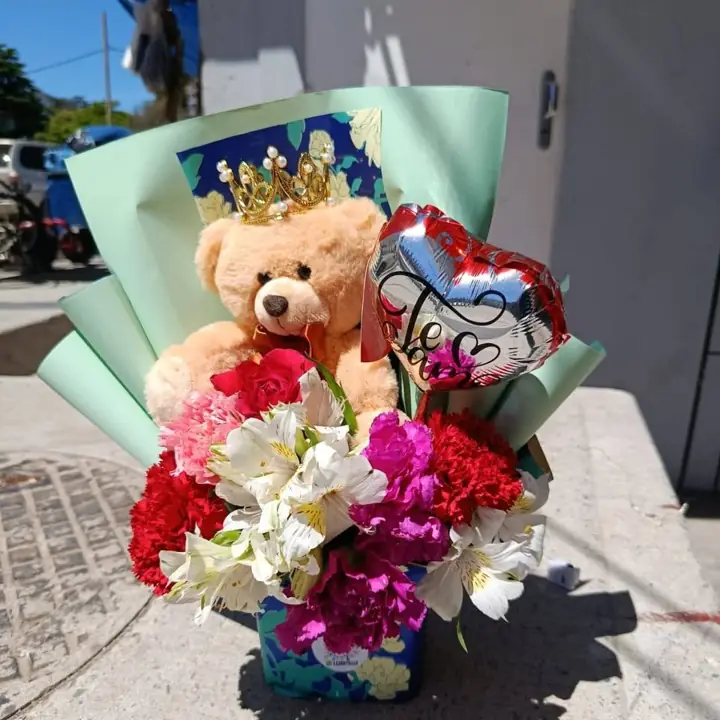 Flores arreglos florales , estamos tomando pedidos para el dia de la madre