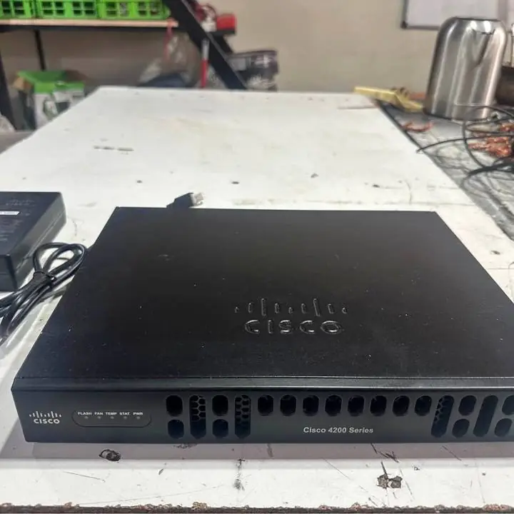 Router cisco ISR4221