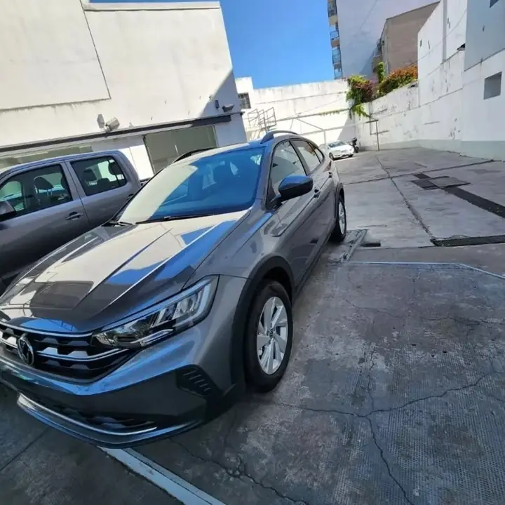 2023 VW en Agencia Gris Oscuro Nivus CONFORTLINE200 TSI 1.0 AT