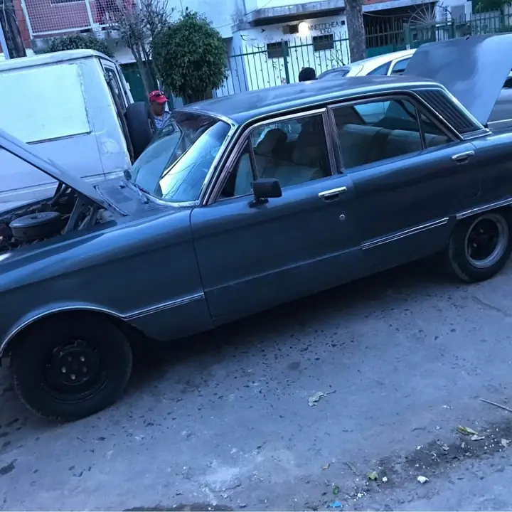 Ford Falcon Vtv, alfombras y paneles de cuero nuevos, oblea de gas vigente… Vendo o Permuto