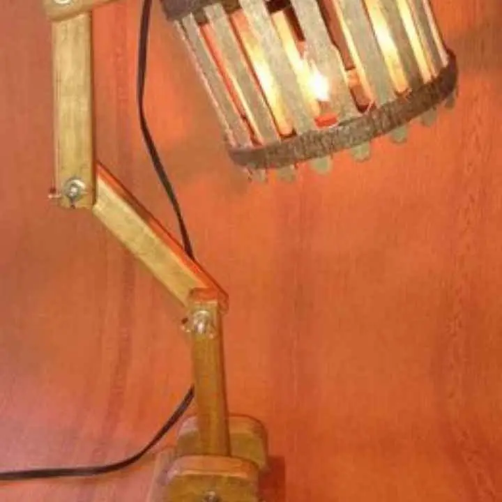 Artesanal lámpara de madera