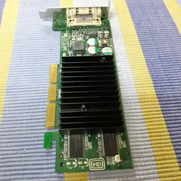Tarjeta gráfica / NVIDIA 180-10805 / P805 PCI-E / Solo conector DMS-59 / Multi Monitor Dell #N751G