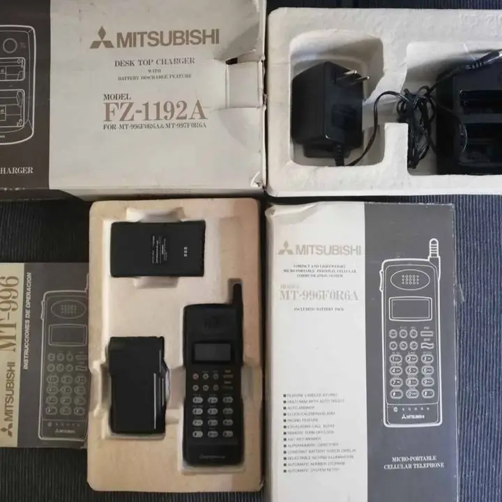 Antiguo teléfono Mitsubishi de Miniphone