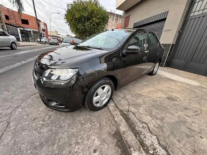 Renault Logan pack 2018 8v c/ gnc Impecable estado titular de 0km Tomo permuta financio