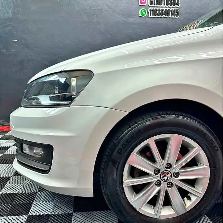 Vw polo 1.6 automático 4ptas 2017 Tomo permuta financio