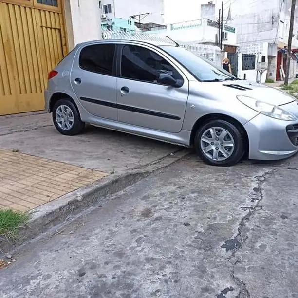 Peugeot 207 xr 1.4 5 ptas nafta. Mod 2009 permuto -financio