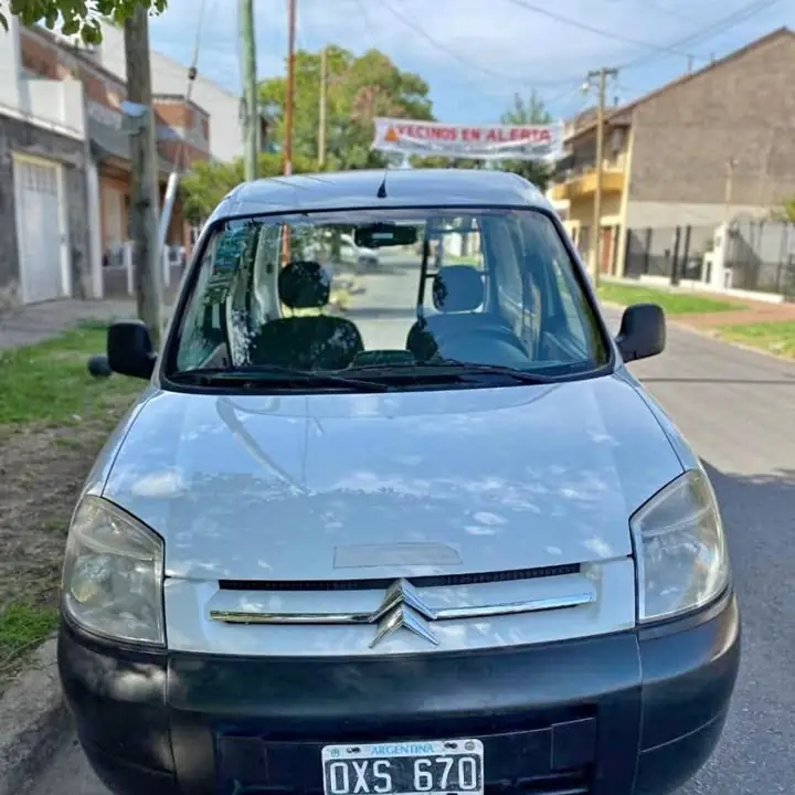 Citroen Berlingo 2015 Furgón Pta lateral 1.4 nafta A/Acondicionado Dir/Hid Airbag 125.000 Kilometro
