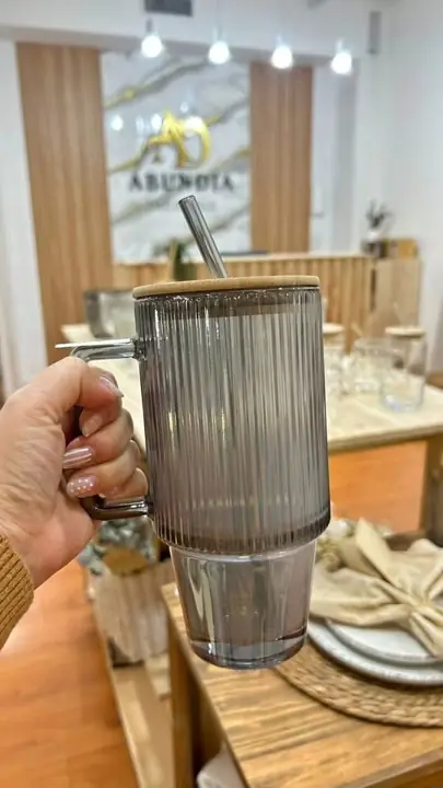 Vaso vidrio con asa sorbete tapa