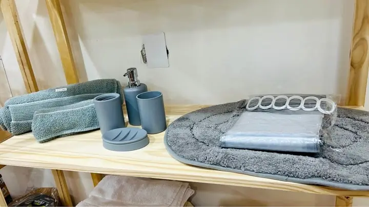 Juego de baño completo con alfombra y cortina