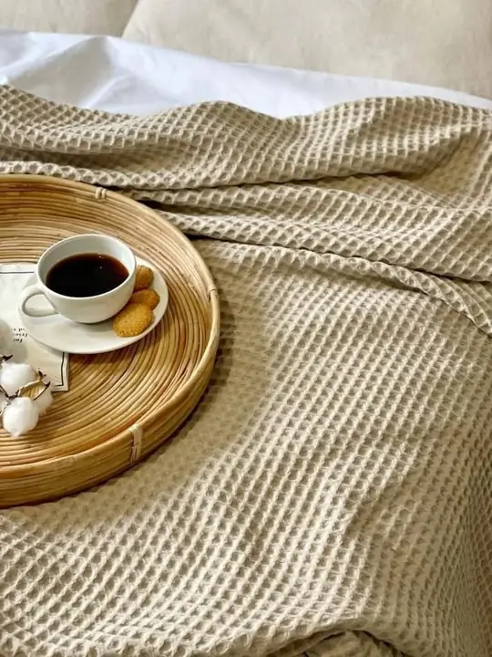 Manta wafle pie de cama beige