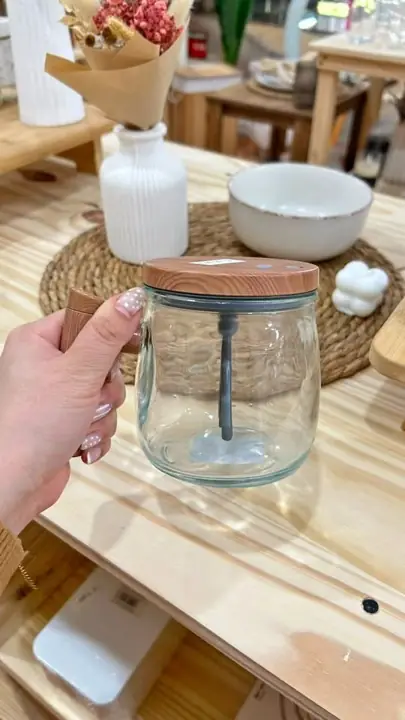 Taza con batidor se carga con USB