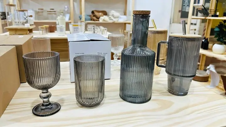 Combo vasos, copas, botella negro rayado