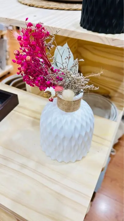 Florero con flores secas