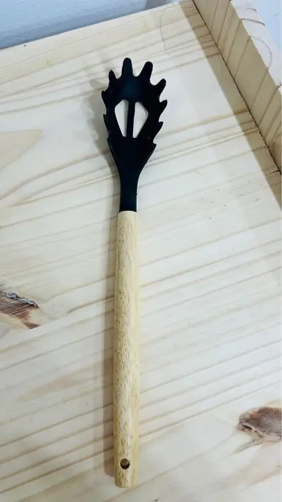 Cucharon para pasta silicona y mango de madera