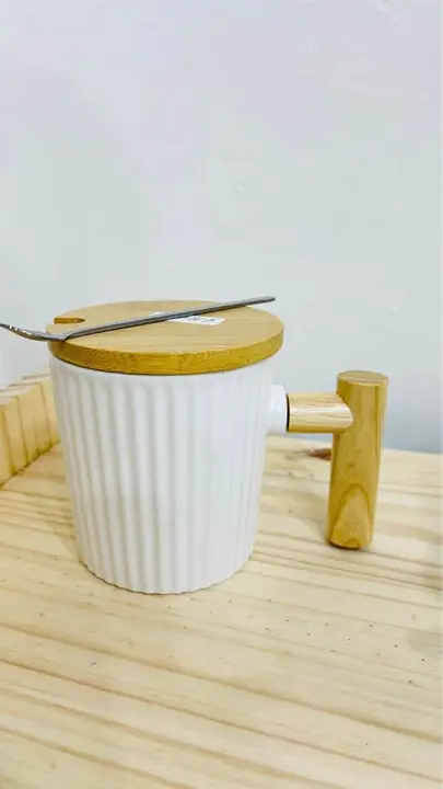 Taza de cerámica tapa bambú y cucharita