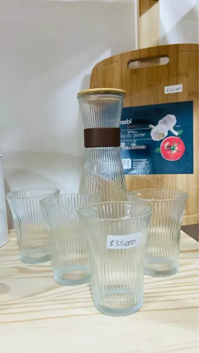 Set botella 1 litro y 4 vasos de vidrio