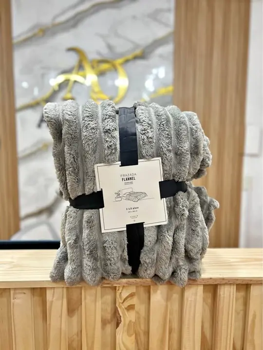 Frazada flannel acanalada 2 plazas y media gris