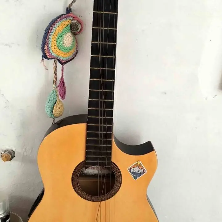 Guitarra electro acústica Luthier Perfecto Perez a reparar! oferta hoy!