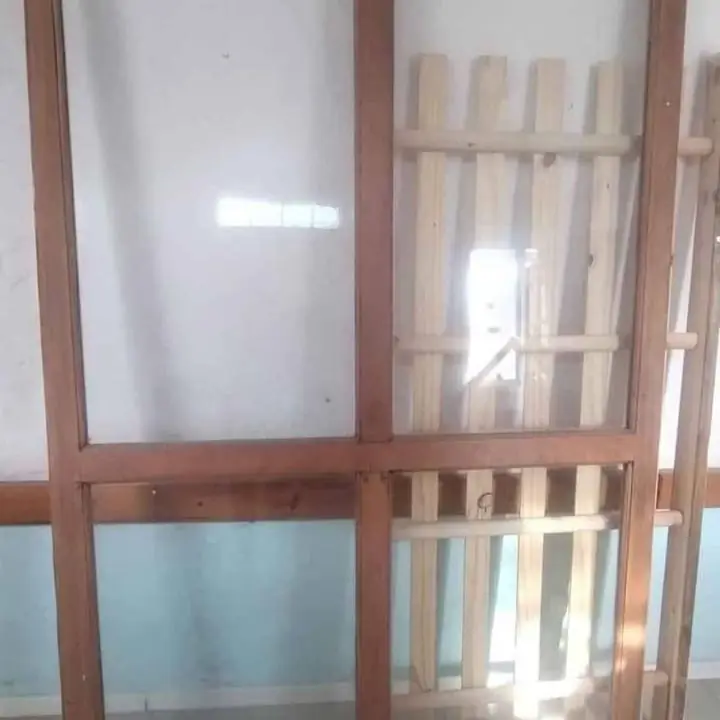 Vendo! hoy! Paño fijo de madera y vidrio. Separador de ambiente