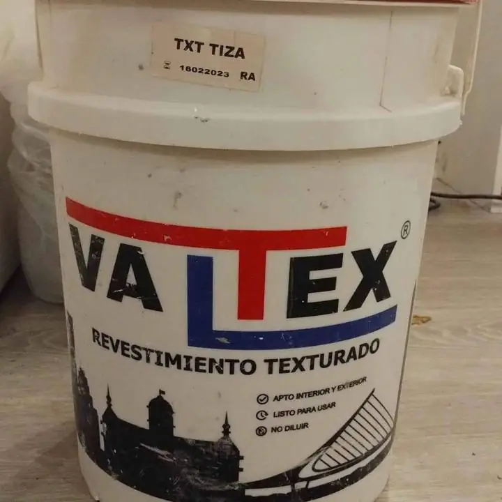 Revestimiento texturado color blanco tiza