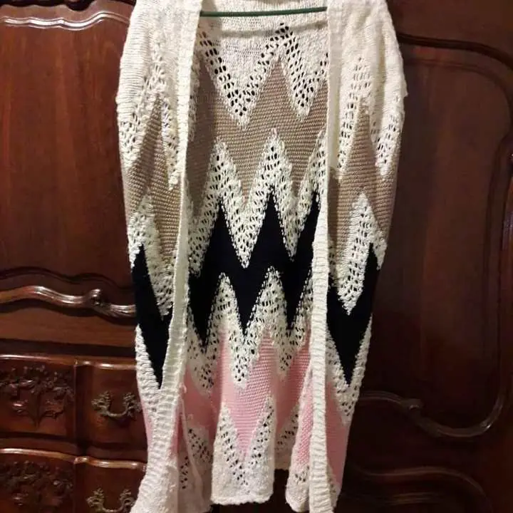 Kimono tejido color crema, rosa, azul oscuro