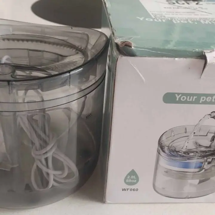 Bebedero de agua para gatos con motor! Funcionando! sin filtro oferta hoy!