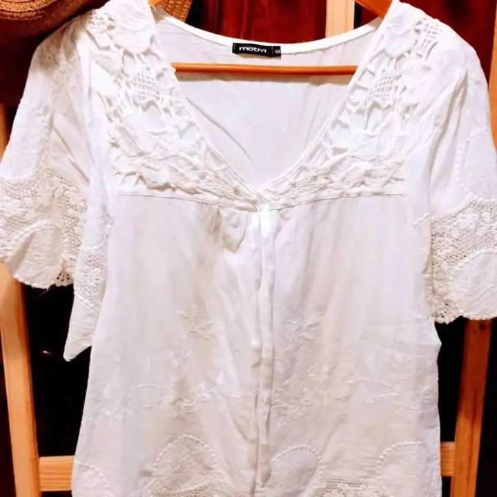 Blusa bordada y crochet talle S