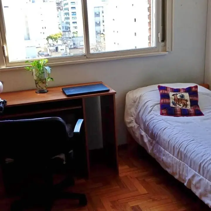 Habitación individual para/1 mujer en caballito