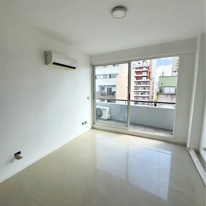 2 Ambientes balcón recién pintado c/cochera Opcional! UBA/Umahuaca 3400- wp
