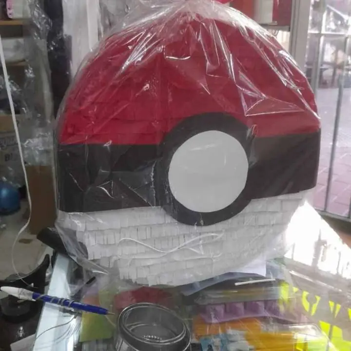 Liquido piñata Pokebola