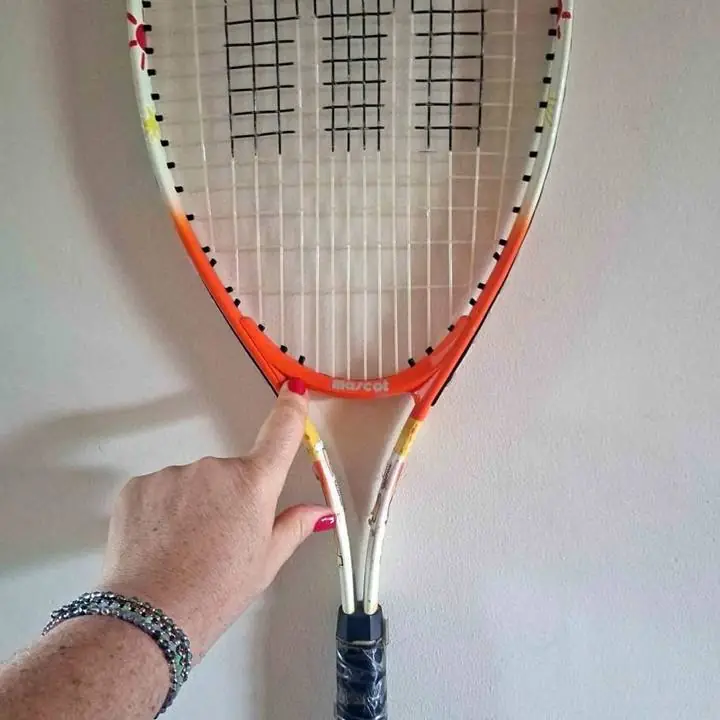 Raqueta tenis niño mascot