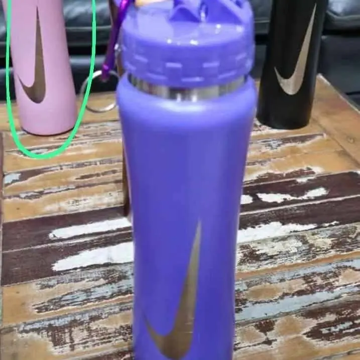 Termos.de 500ML . Nike Importados