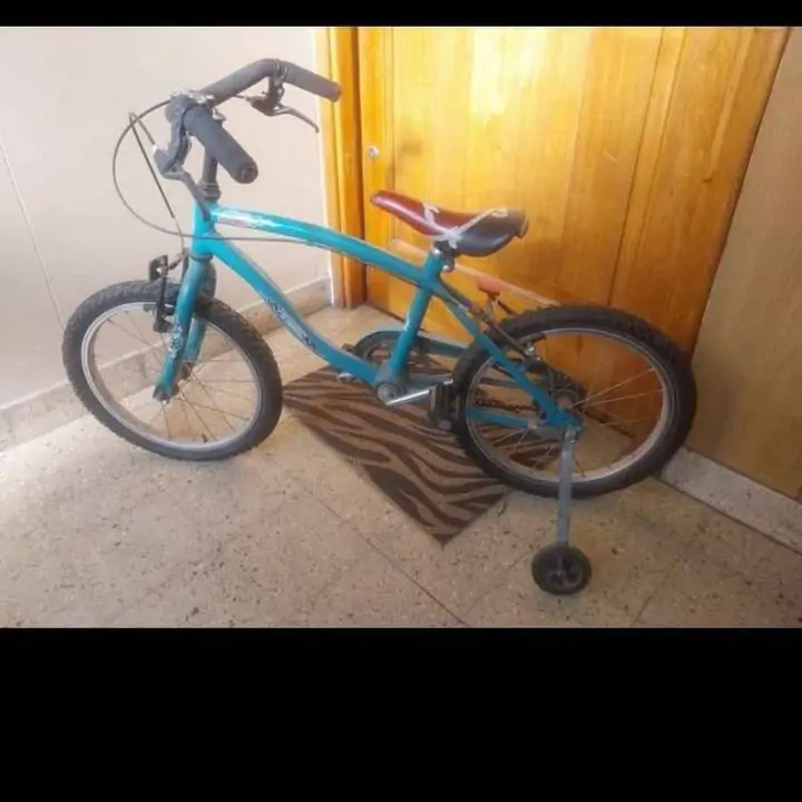 Bicicleta de niño o niña . Rosado 16 hasta 8 años con rueditas como nue a se acepta mercado pago