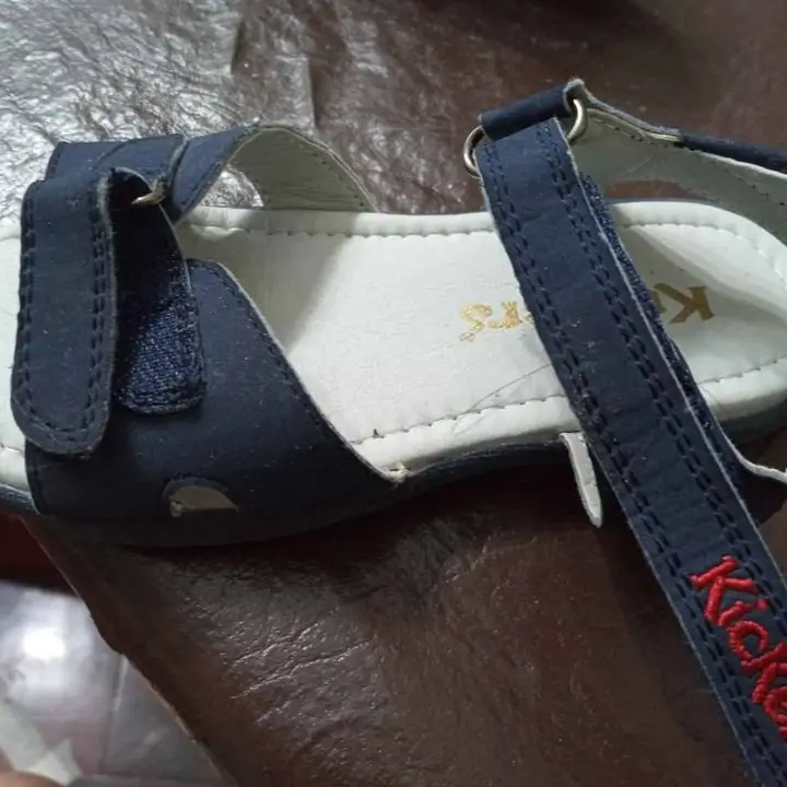 Sandalias kikers sin uso talle 27