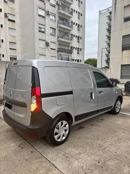 Kangoo furgón modelo 2026 solo 3112 km