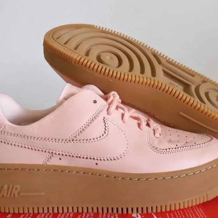 Zapatilla N i k e original air force rosa talle 37.5